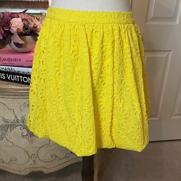 Lilly Pulitzer Yellow Leah Eyelet Bubble Skirt Size 6 NWT - Picture 4 of 5
